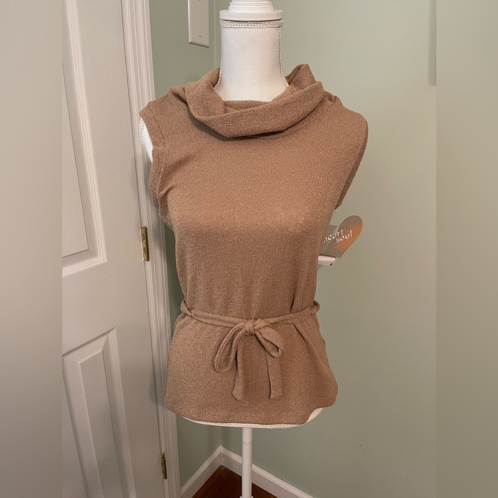 BRAND NEW SCOOP TOP